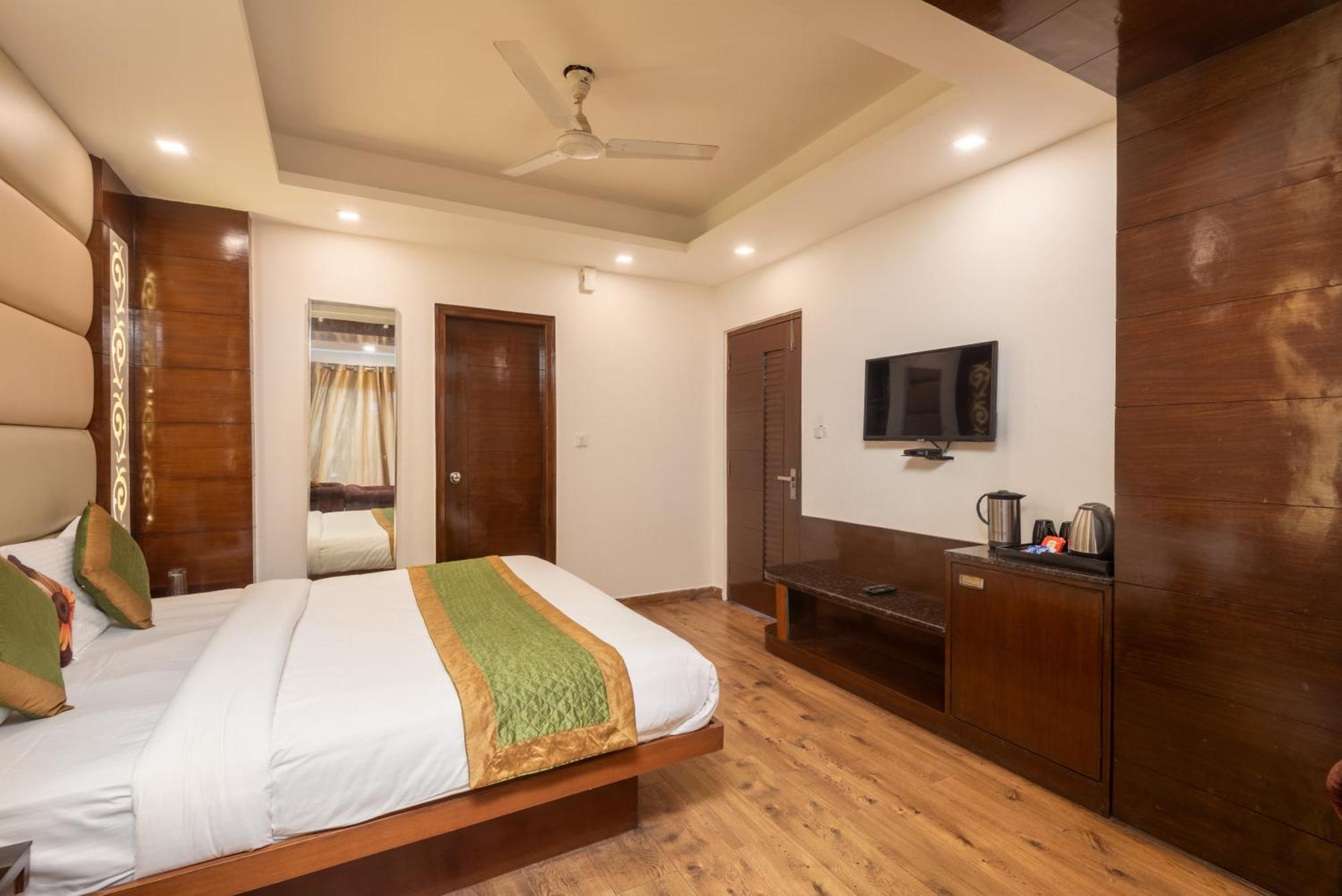 Hotel 30 Degree North Мусори Екстериор снимка